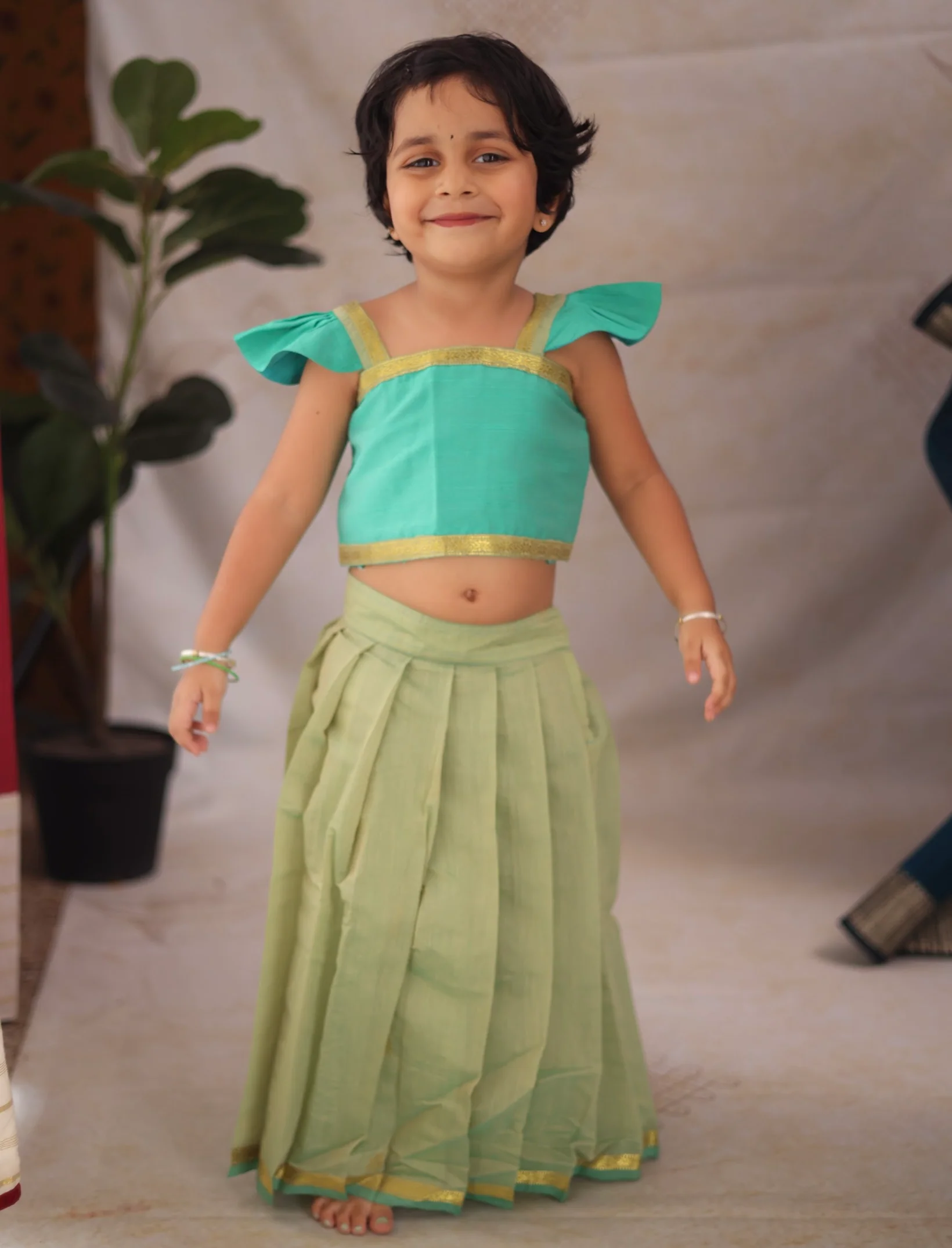 Aakriti - Crop top and skirt - Image 2