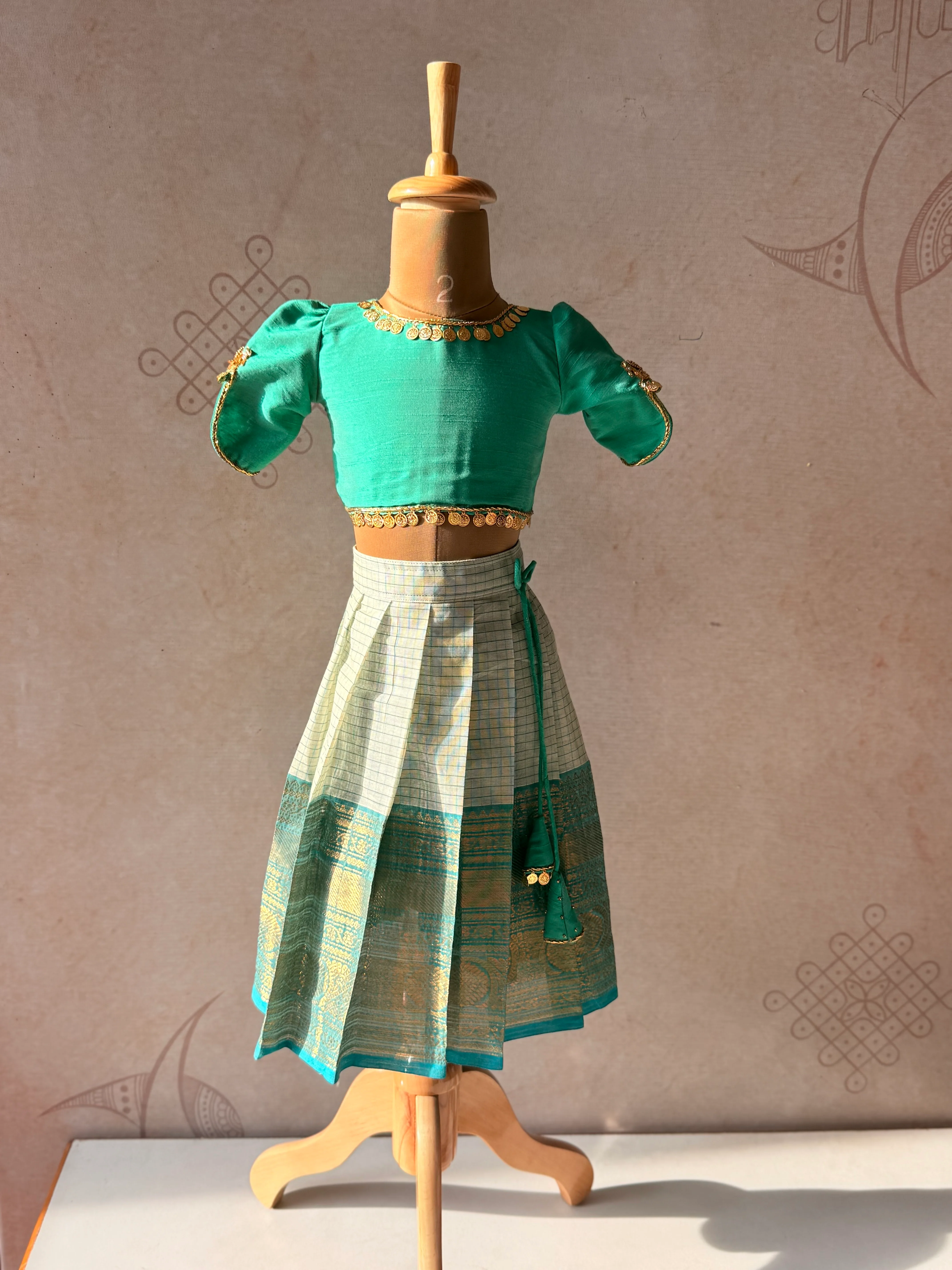 Aarna - Crop top and skirt-Express