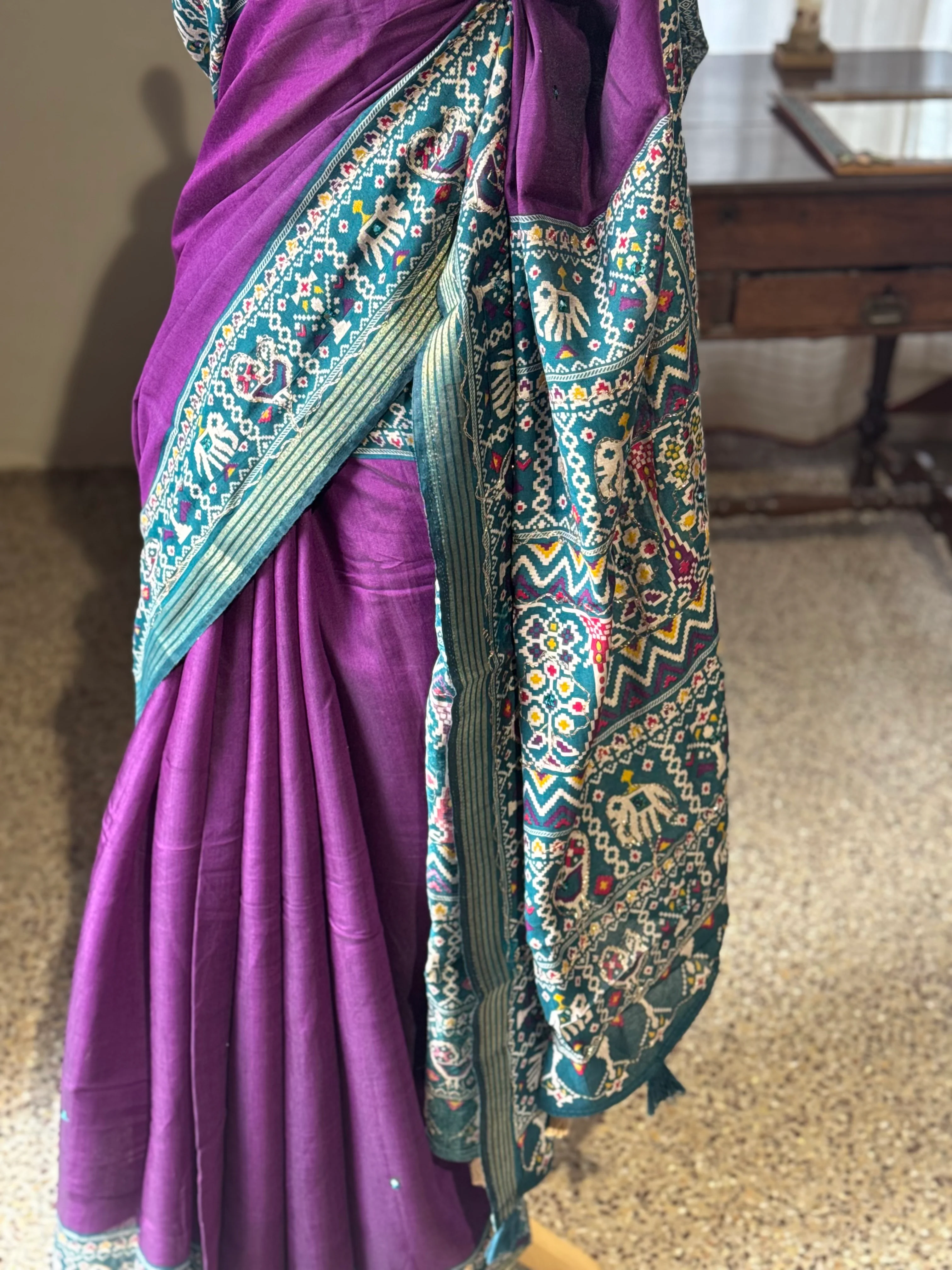 Cotton Patola Saree With Mirror Work - Image 3