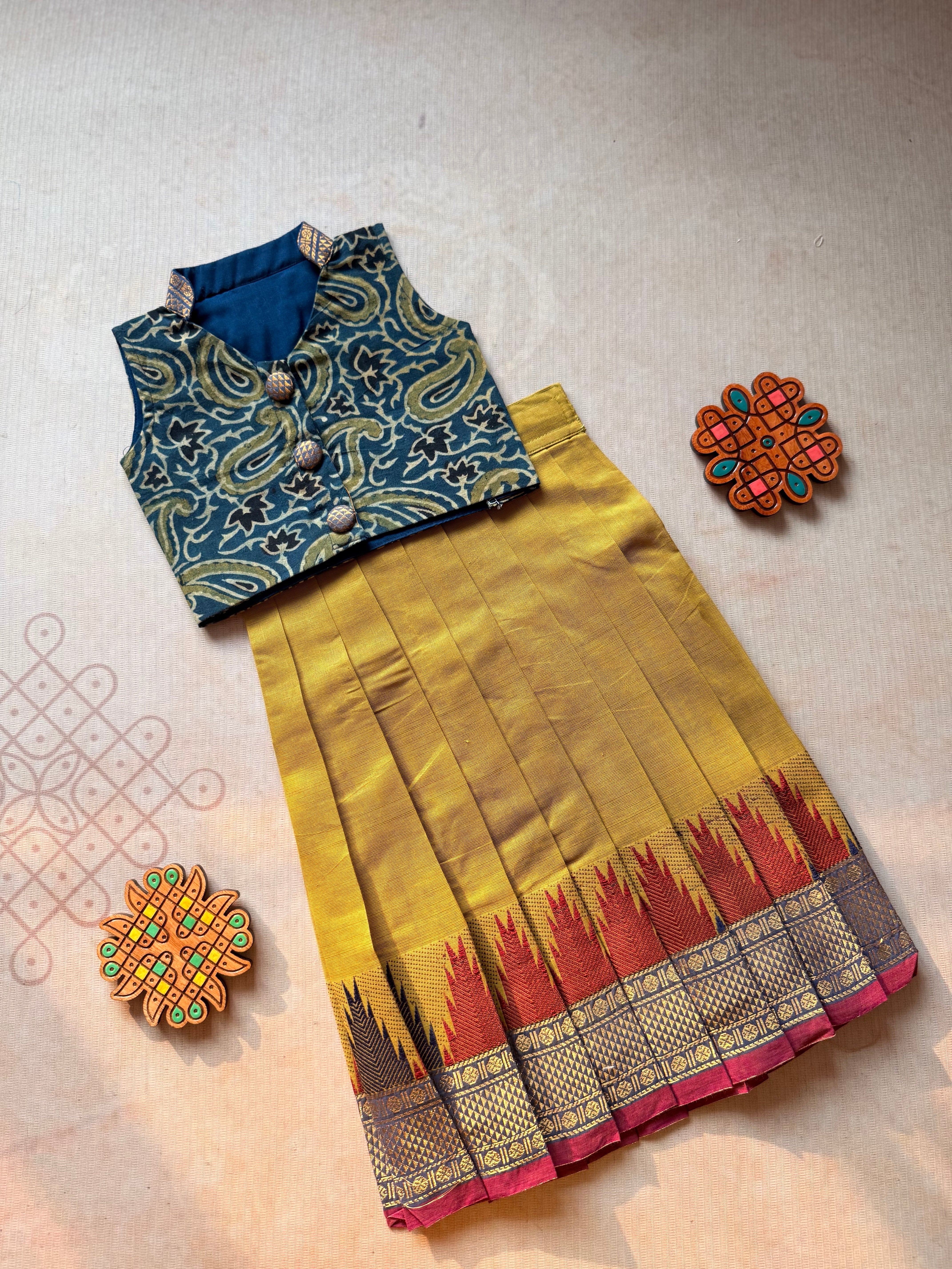 Dheerga- Crop top and skirt - Express - Image 2