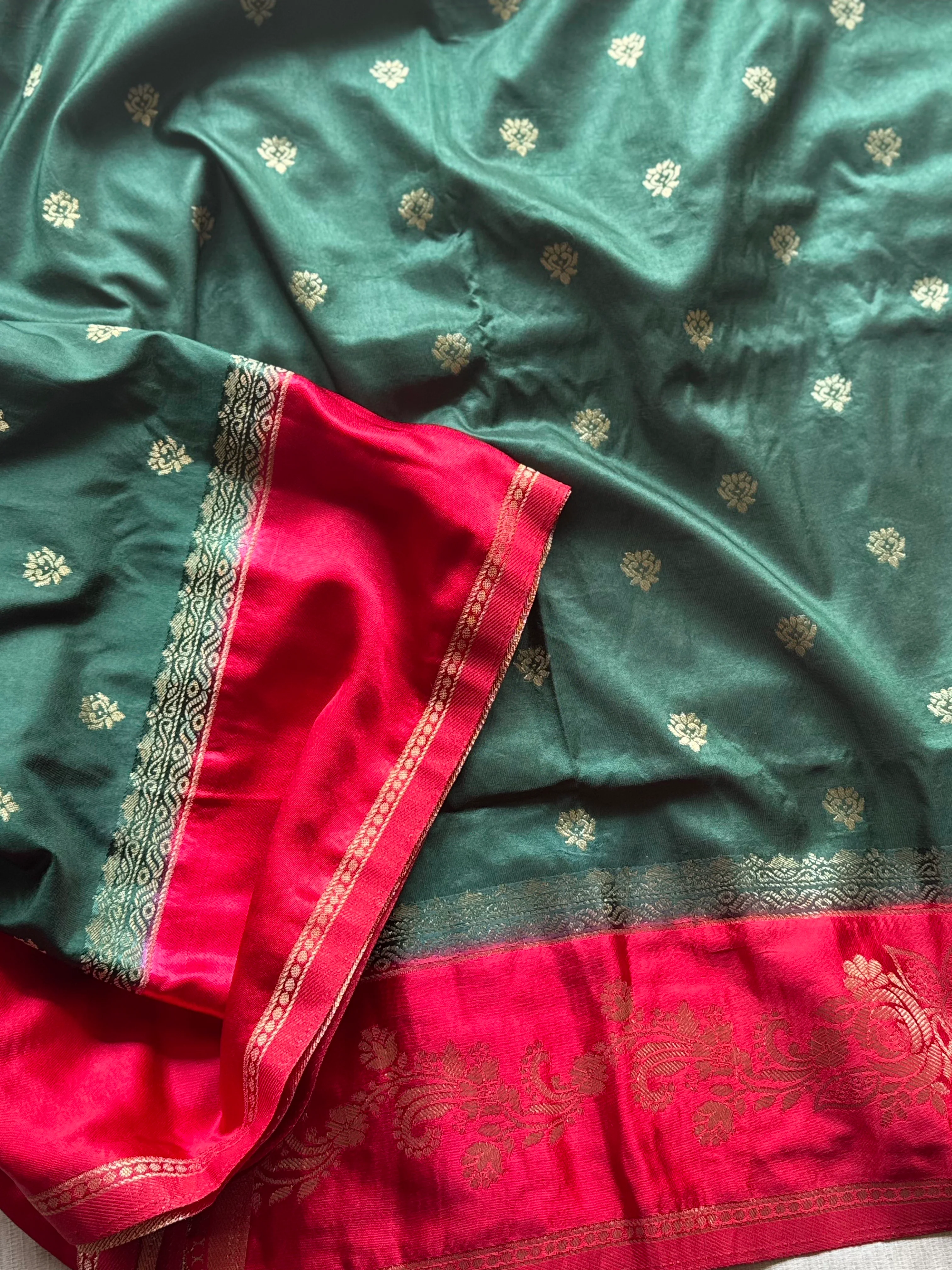Green Banarasi Silk Saree with Zari Work and Contrasting Border - Image 2