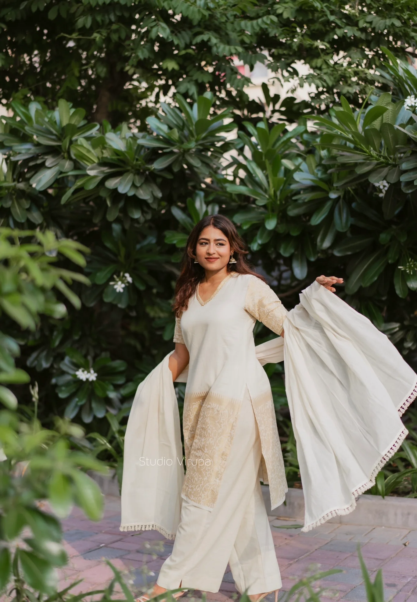 Kaashi - Kurta + Pants + Dupatta (Onam Collections) - Image 2