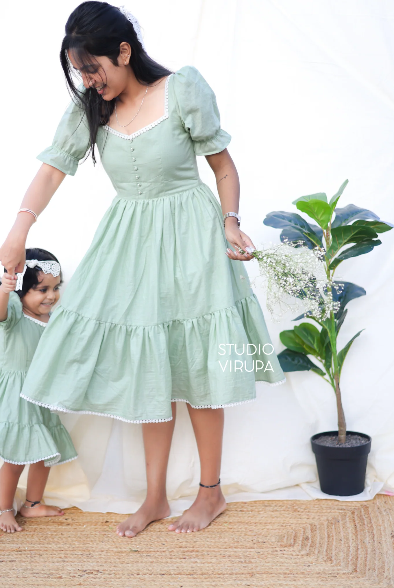 Mom & Daughter - Gulabi Green - Image 4