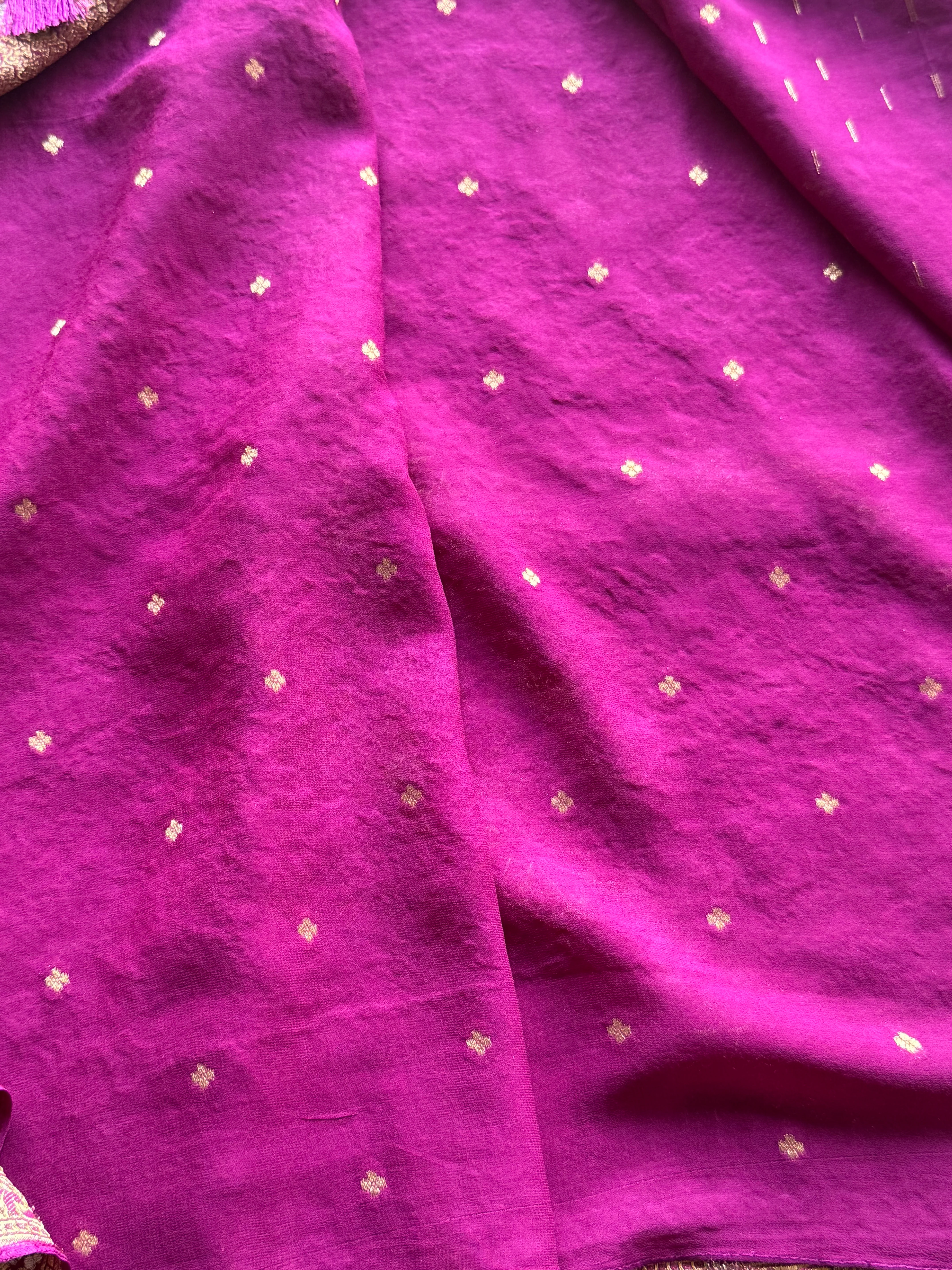 Pure Georgette Antique Banarasi Saree in Royal Wine with Floral Zari Weaving - Image 4