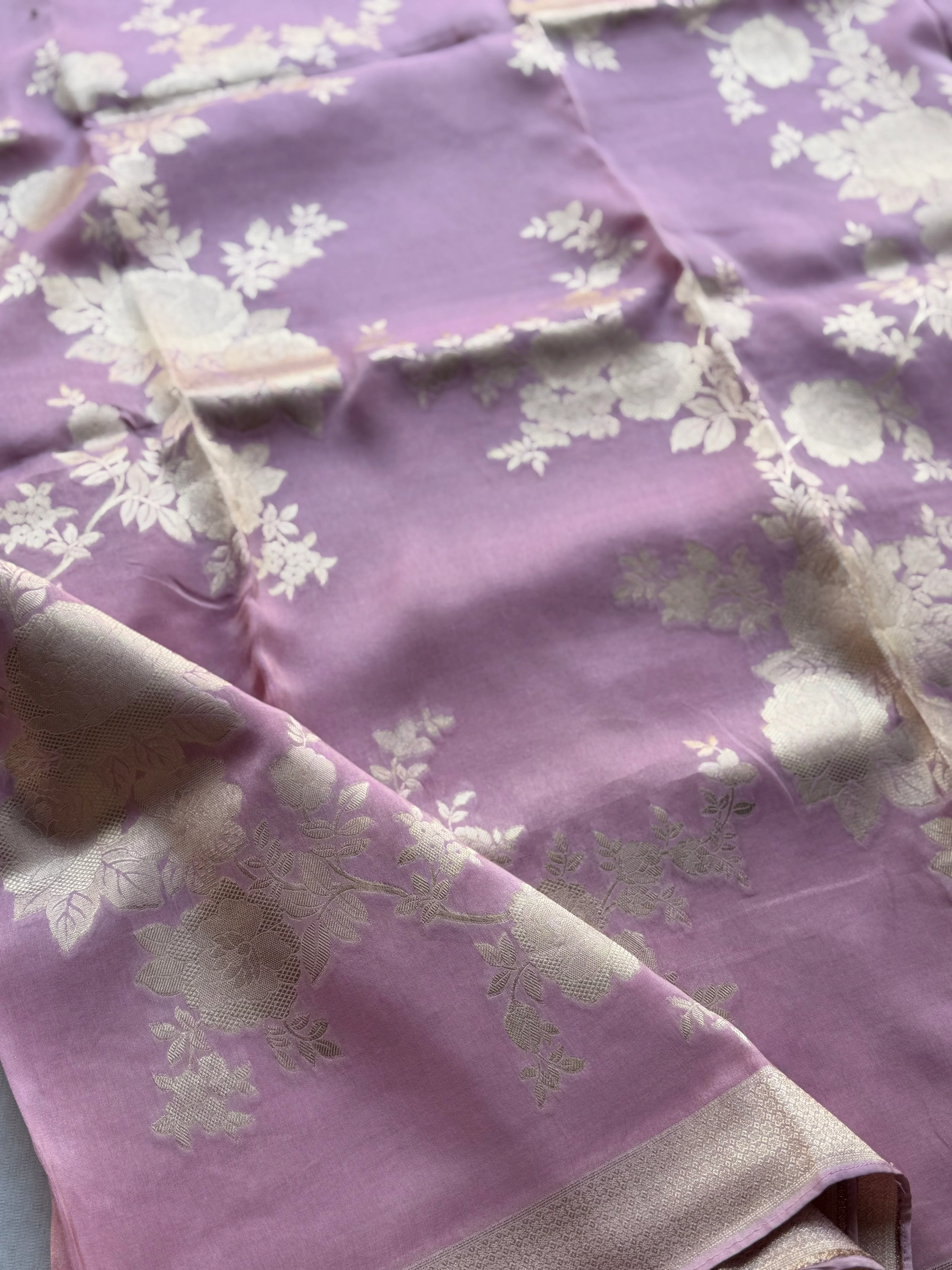 Vintage Rose Crepe Satin Saree with Gold Jaal & Floral Weaving - Image 3